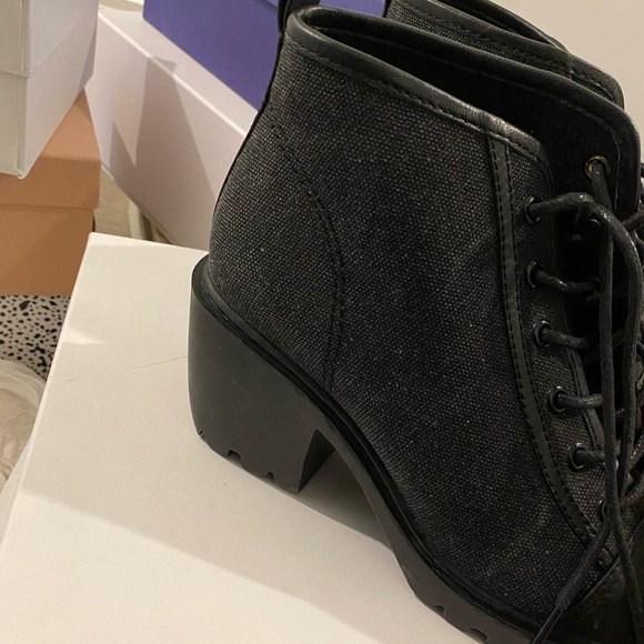 Opening ceremony boots - Picture 2 of 5